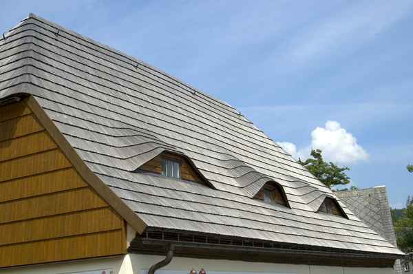 cedar shingle roof, cedar roof installation in Allentown
